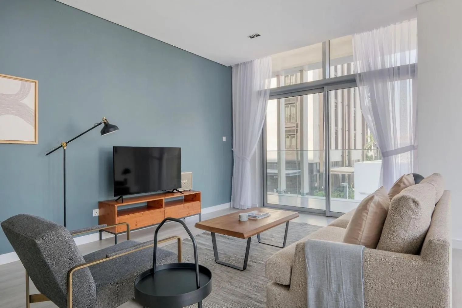 Blueground Building 24 Pool Gym City View Dxb-1385 Dubai Apartment